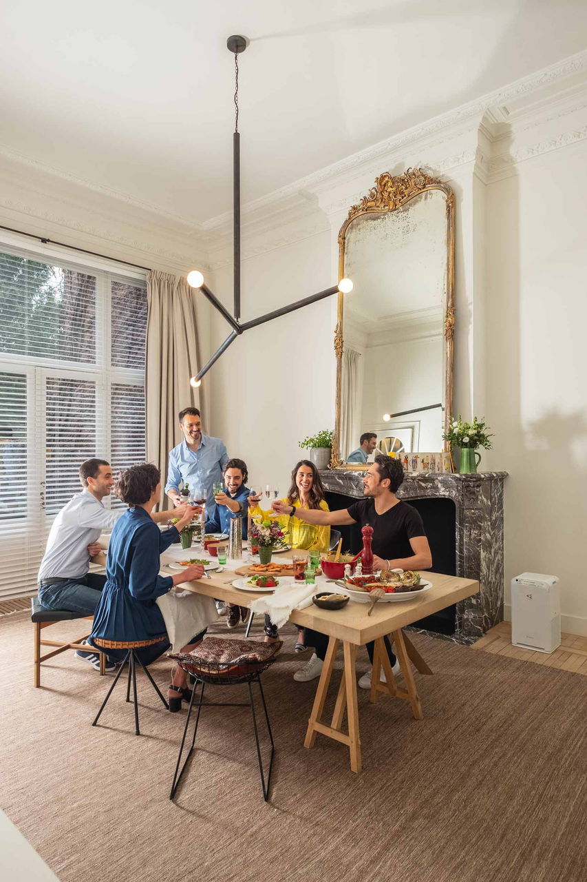 Friends in living room with healthy air